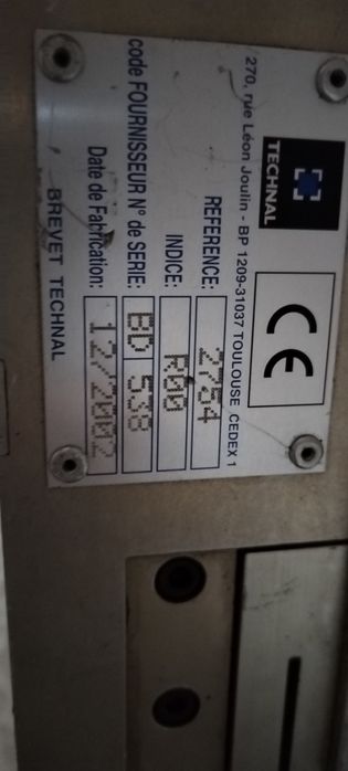 Cabeça de máquina produzir caixilharia metálicas