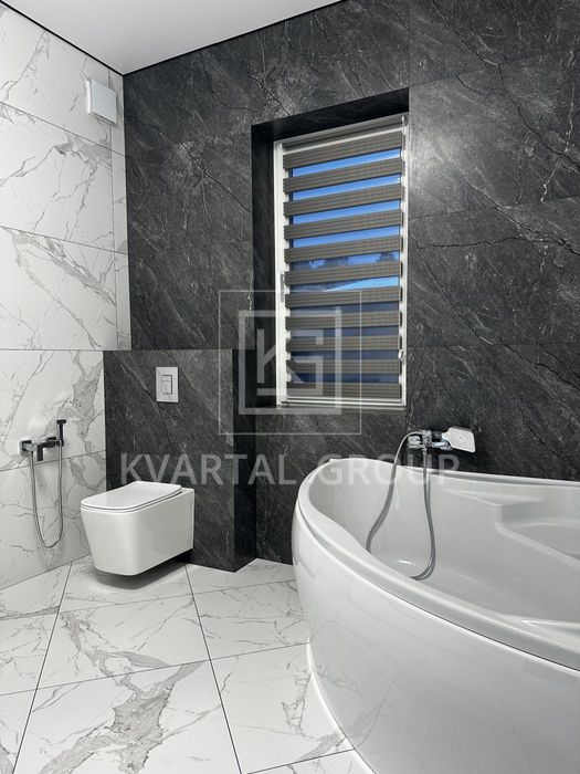 Будинок в Бучі з новим ремонтом!