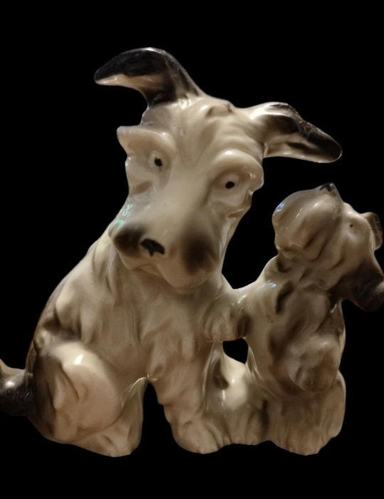 Stara sygnowana figurka psa terierr Goebel ?