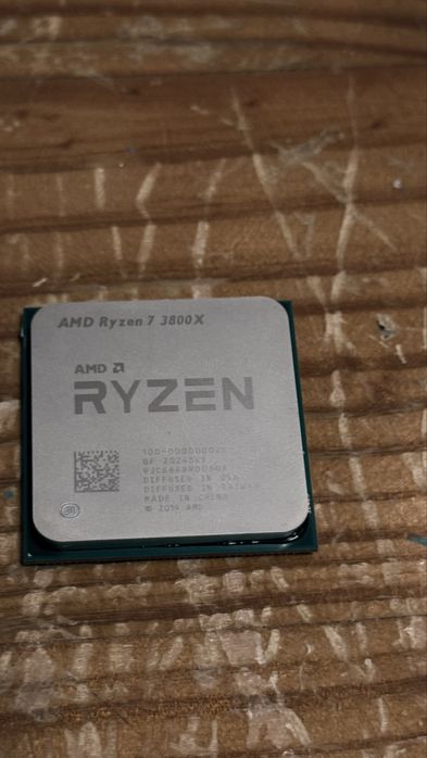 Ryzen 7 3800X – 8 cores / 16 threads – Excelente estado