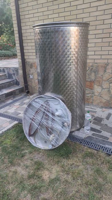 Ємність нержавіюча для вина виробництва Італії з пневматичною плаваючою кришкою 600 л б/в