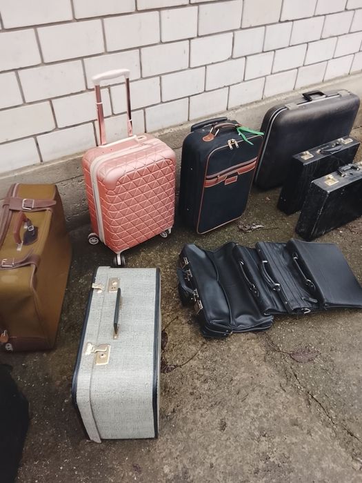 Чемоданы. Портфели. Дипломат. На выбор