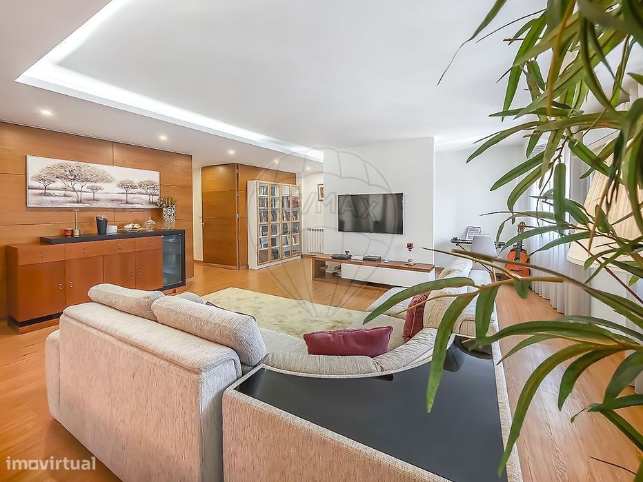 Premium T3 Apartment for Sale