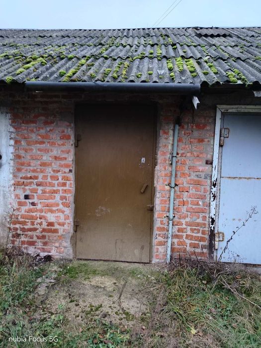 Кирпичный сарай.