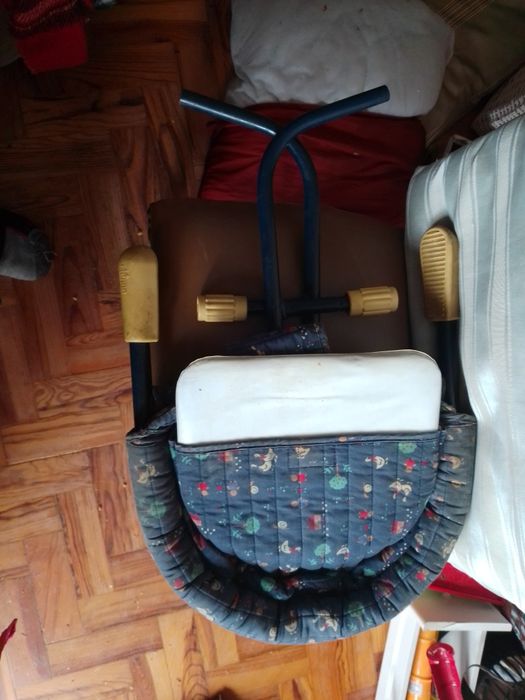 Quer Bebé a papar à mesa como um Senhor?Cadeira Chico9E-Blusa2EDesde2E