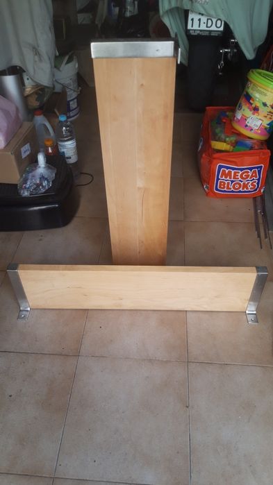 Duas parteleiras IKEA como novas