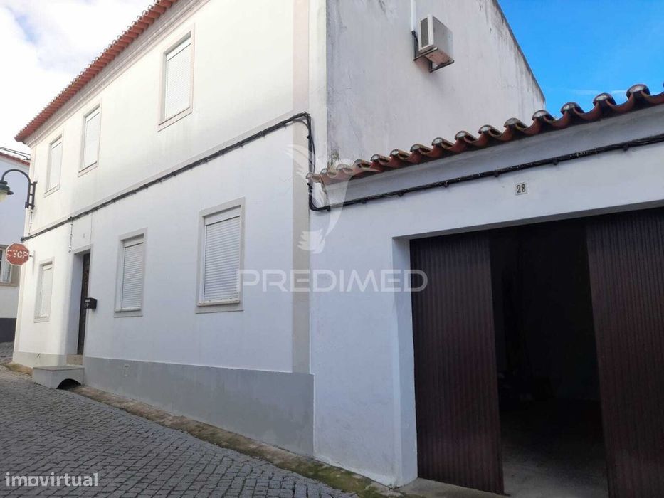 Moradia T5 em Pias com quintal e garagem