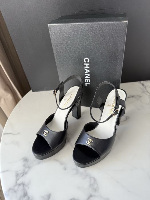 Sandały Chanel black leather