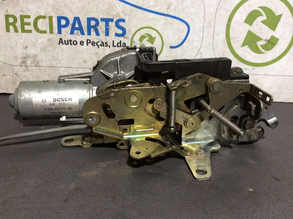 Fecho da Mala Mercedes E 320 CDi 197cv W210 ano 1996 a 2003  A21074005