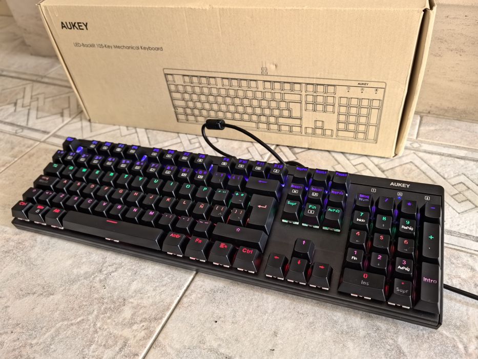 Teclado rgb tipo mecânico