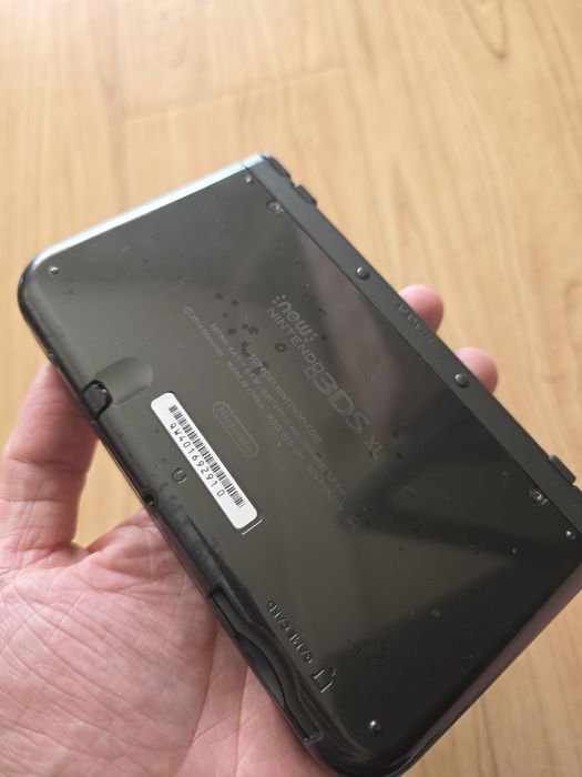New Nintendo 3DS XL Desbloqueada | 32GB | Pokémon Omega Ruby + Moon + R4