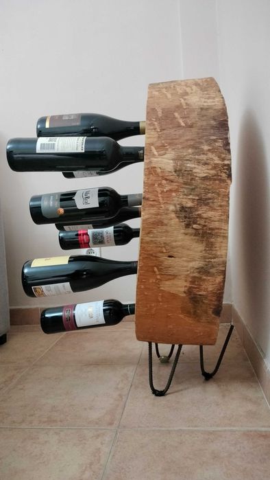 Garrafeira em  madeira para 16 garrafas