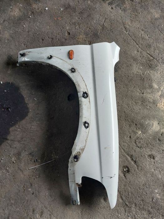 Guarda lamas direito mistubishi pajero 99