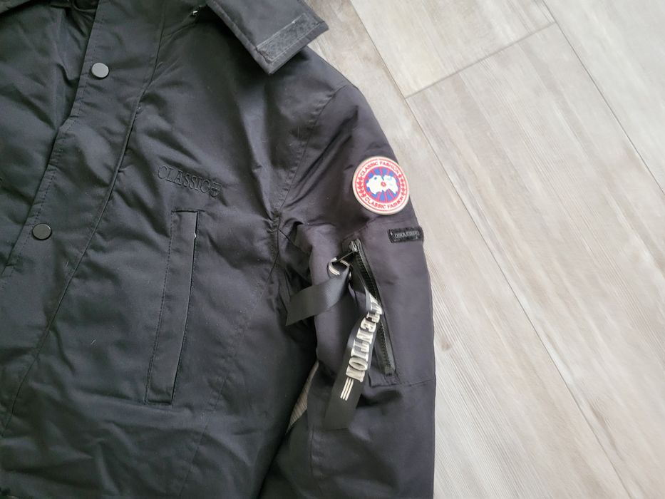 Czarna parka kurtka zimowa