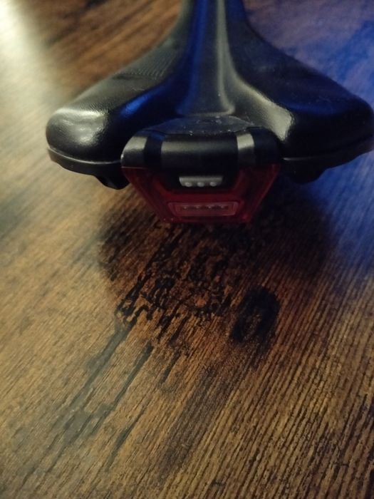 Siodełko GIANT z lampką