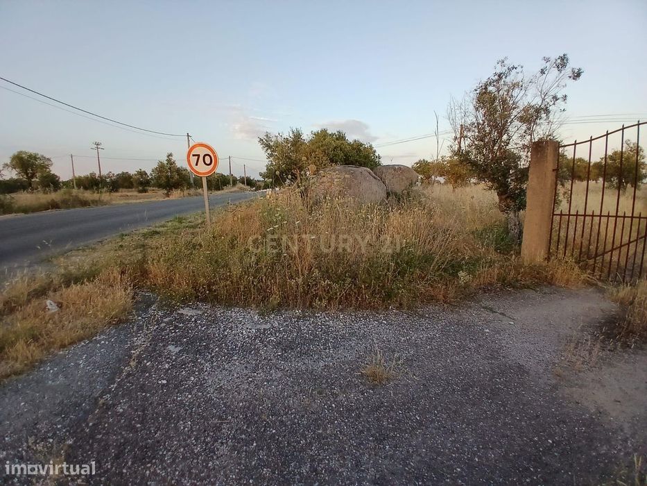 Plot of land located beside the road connecting Corval and Reguengos de Monsaraz