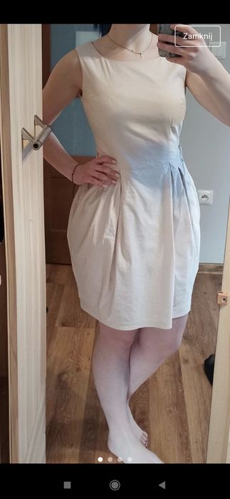 Beżowa sukienka elegancka