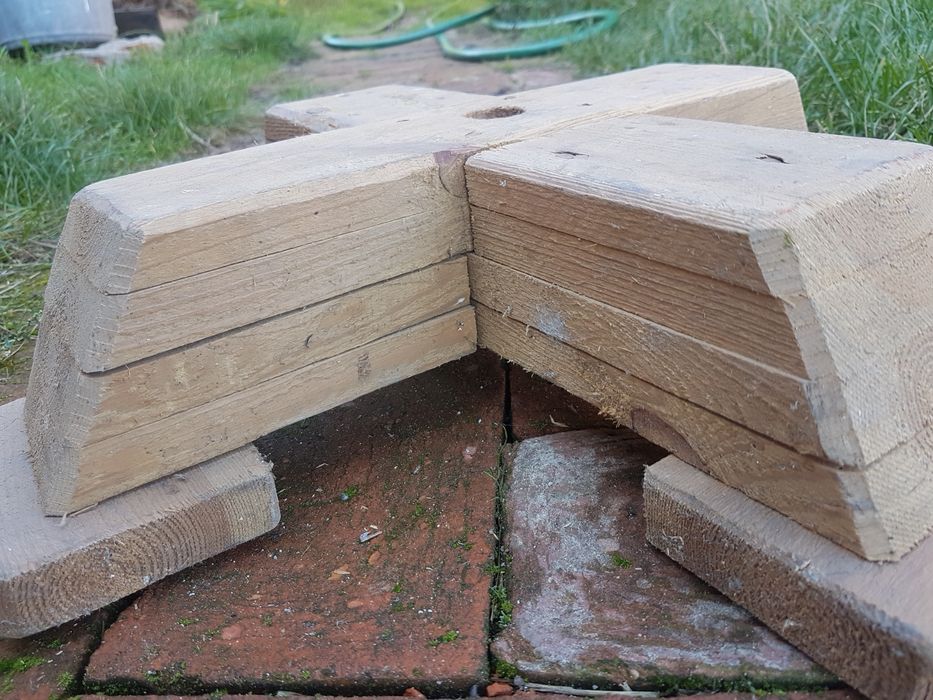 Stojak na sztuczną choinkę drewno