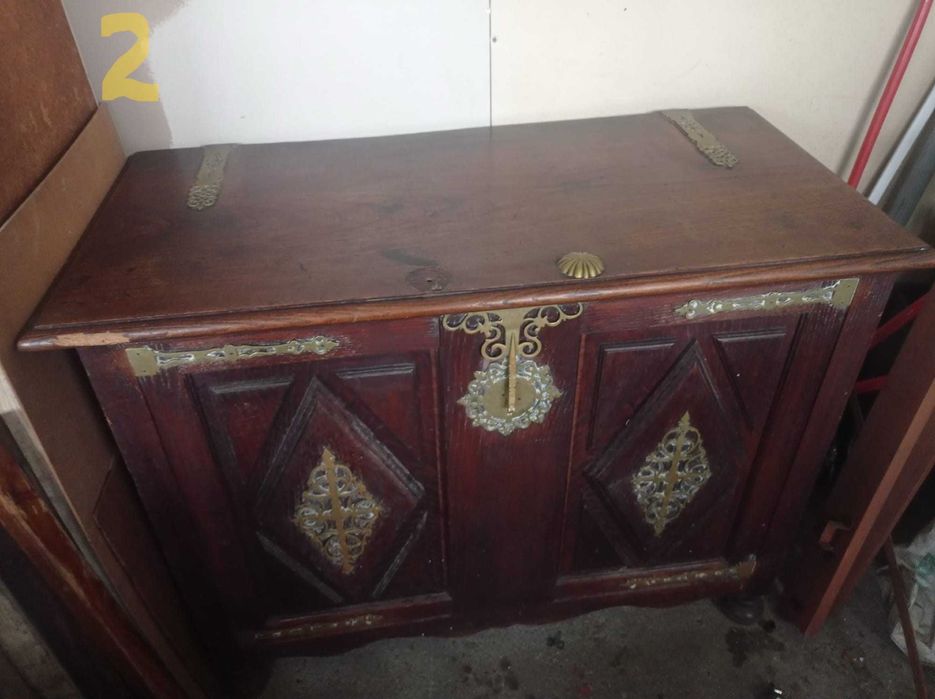 Arcas e baús diversos