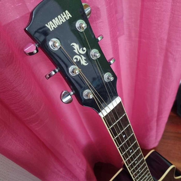Guitarra Yamaha APX 500 II