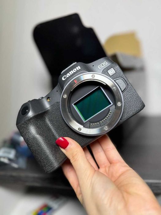 Canon EOS R8 body