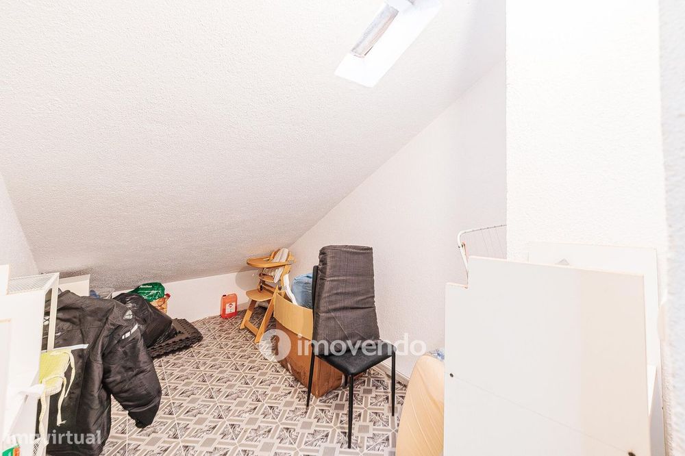 Apartamento T2, com lugar de estacionamento e arrecadação, na Ramada