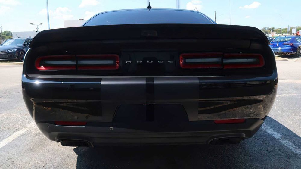 Dodge Challenger      2020