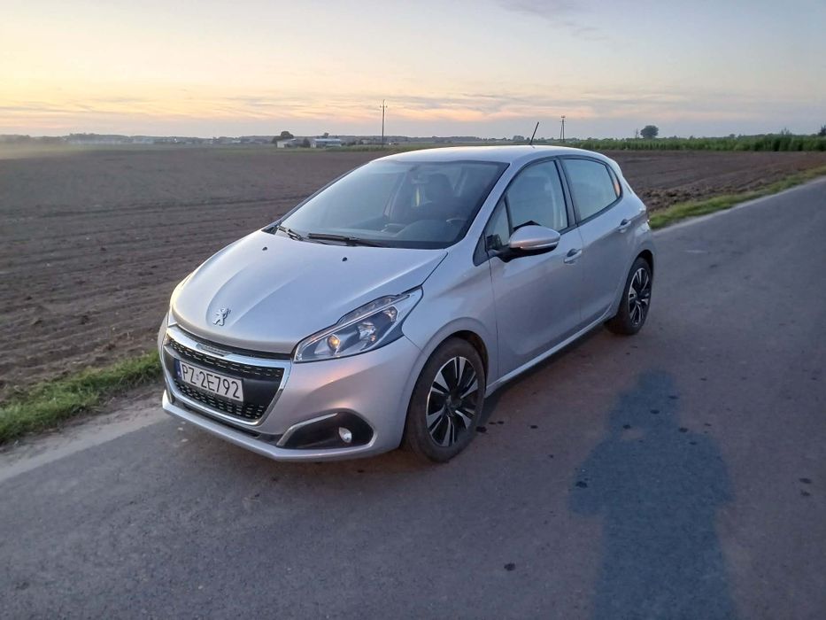 Peugeot 208 Lift 1.6HDI.  2017r
