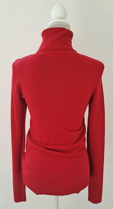 Camisola gola alta, com decote em malha vermelha tam M com
