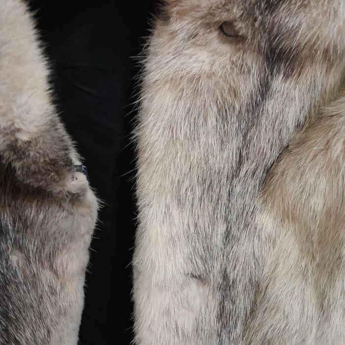 Шуба бомбер натуральне хутро біло срібна скандинавская норка крестовка