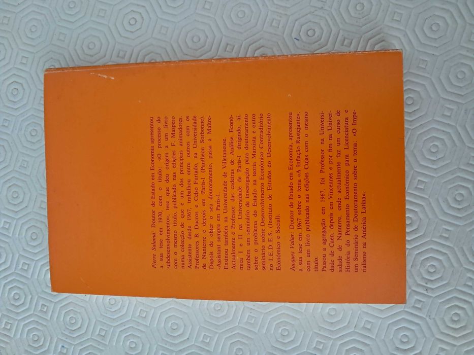 Livro " Uma Introdução à Economia Política"