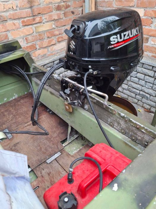 Продам лодку Крым с двигалелем Suzuki 15