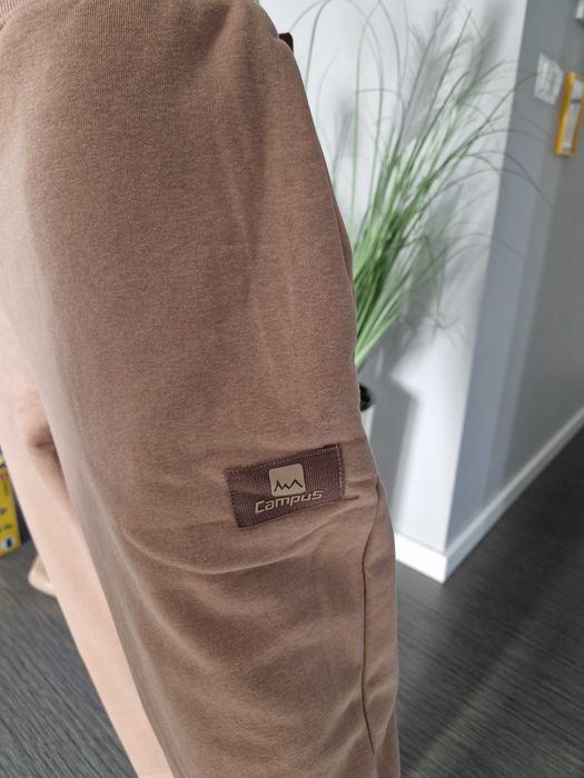 Nowe spodnie dresowe Campus