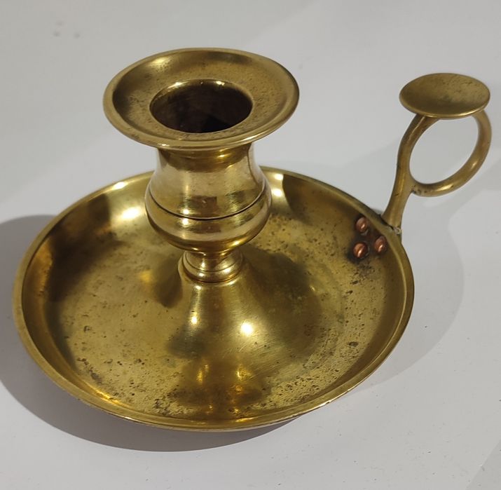 Candelabro elegante em latão