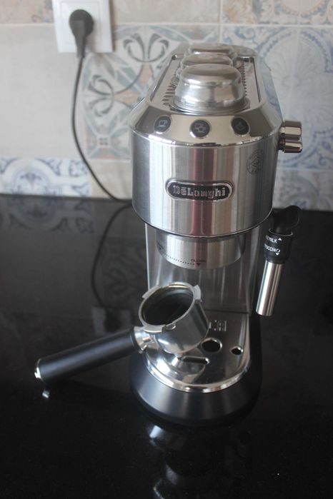 Máquina de Café DéLonghi DEDICA