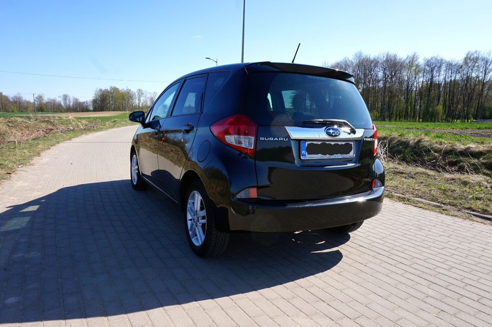 Subaru  Trezja Super stan Automat