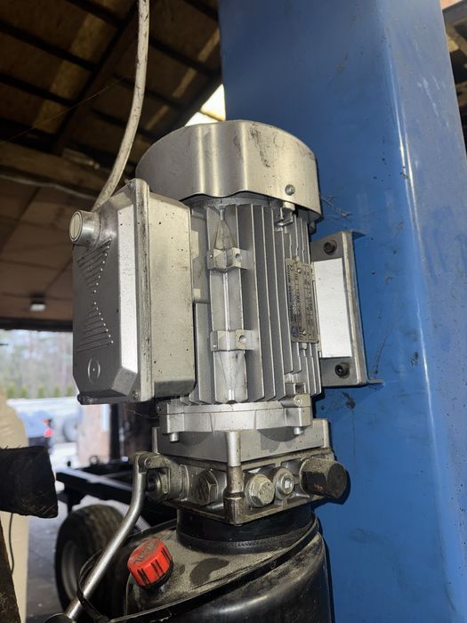 Podnosnik kolumnowy 4T