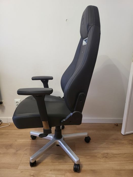 Cadeira Noblechairs  impecável