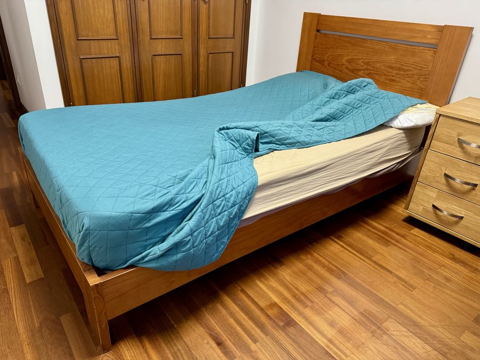 Vendo 2 camas robustas com colchões em Coimbra!