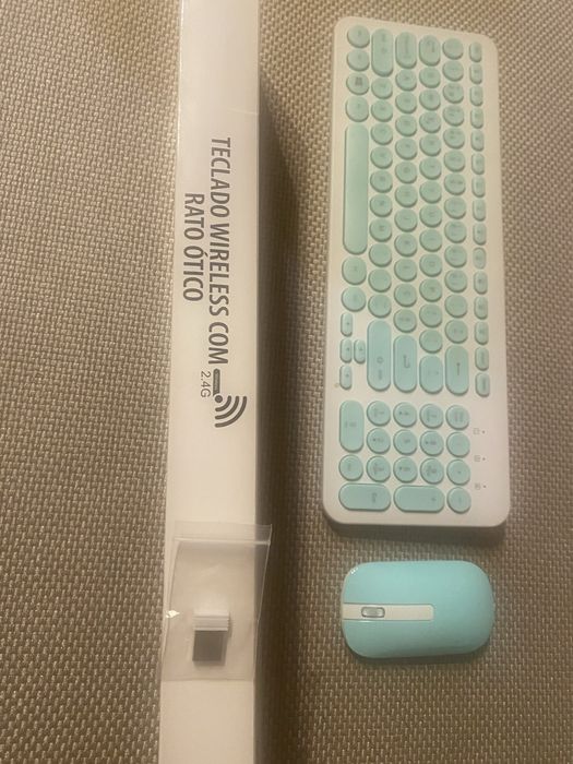 Teclado wireless com Rato Ótico