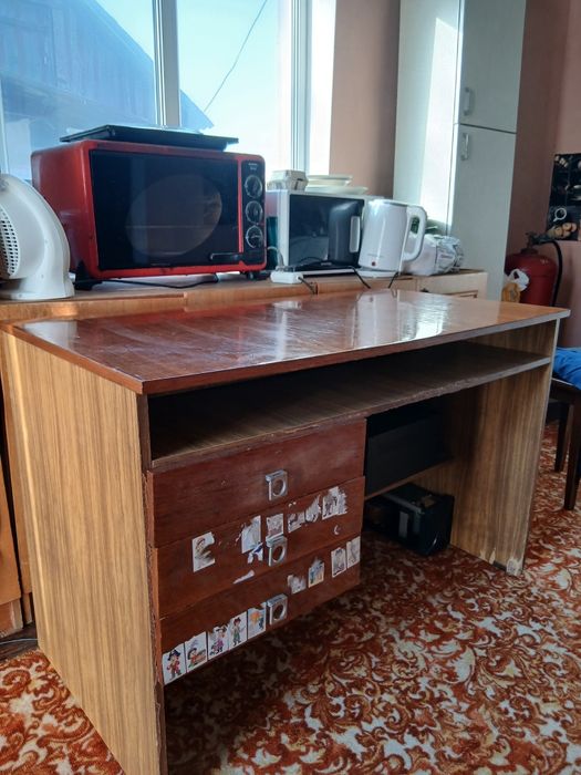 Стіл письмовий продам