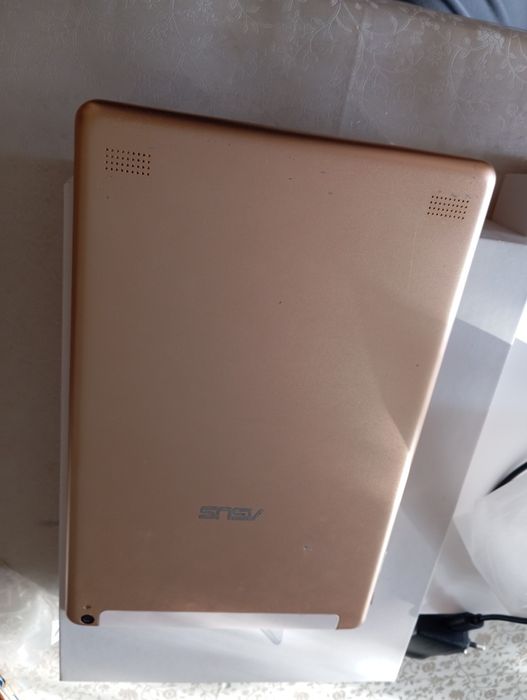 Планшет Asus X Pad 10 LTE