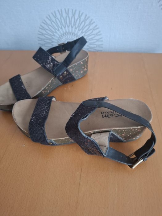 Buty na koturnie