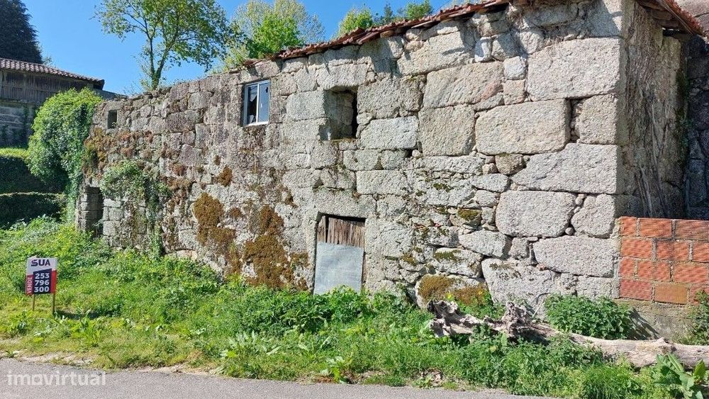 Duas Moradias em pedra p/ restauro - Eira Vedra — Eira Vedra, Braga