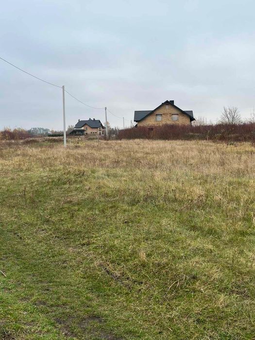 Земельна ділянка в новому районі.