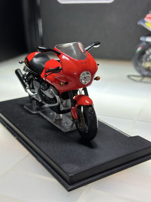 Miniatura Moto Guzzi V11 Le Mans na Escala 1/24 made by IXO