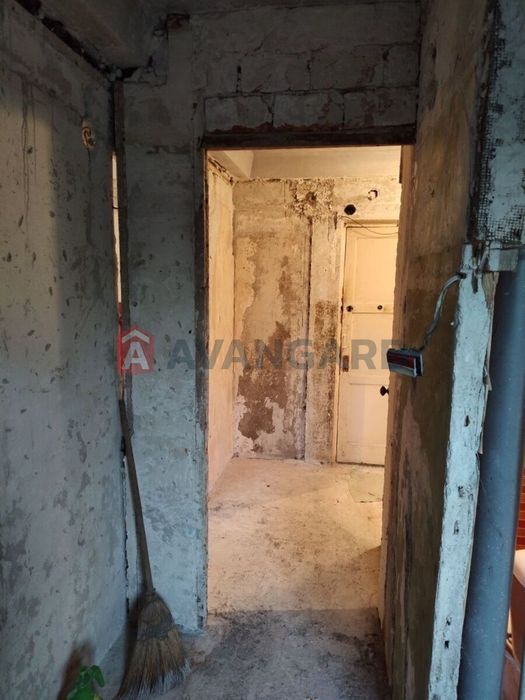 Однокімнатна під ремонт у центрі міста