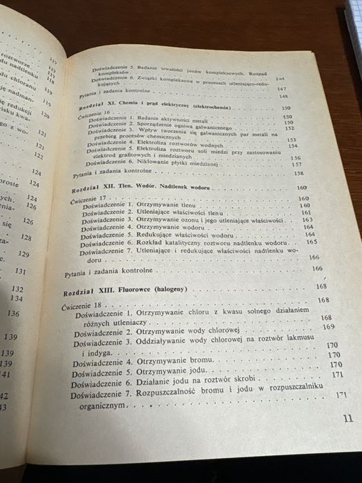 Ćwiczenia laborat. z chemii ogólnej, metody półmikro. Praca zbiorowa.
