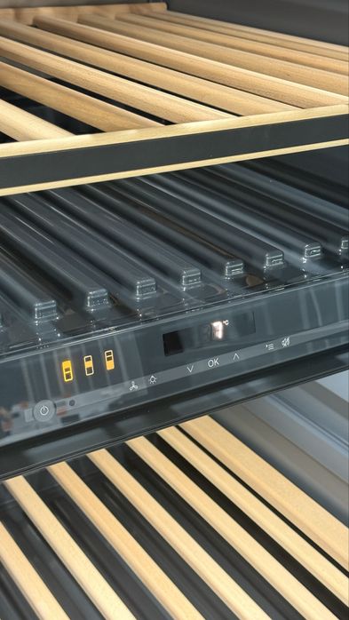 Винний холодильник KWT 6834 SG!!