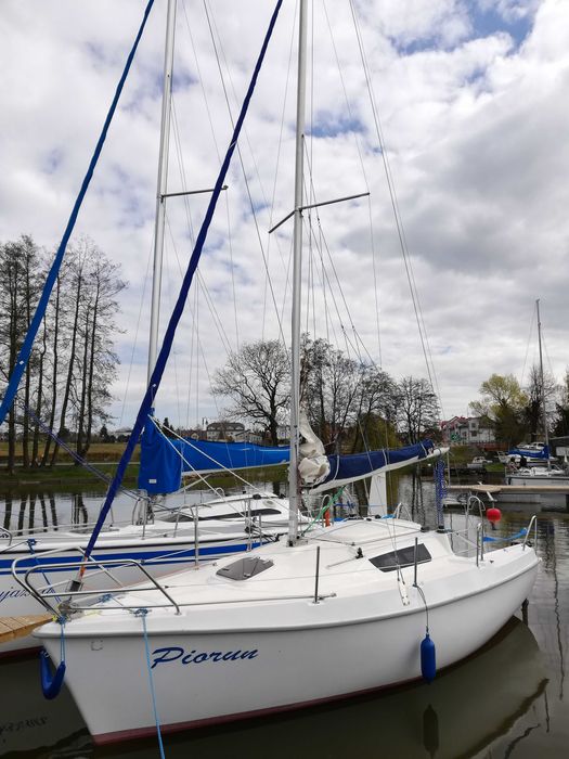 Czarter jachtu z ogrzew Sasanka 660 Ilawa Jeziorak/Mazury